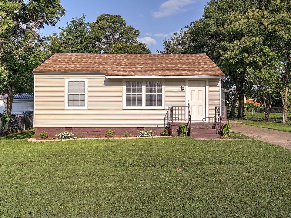 1st image of 1426 N Knoxville Ave