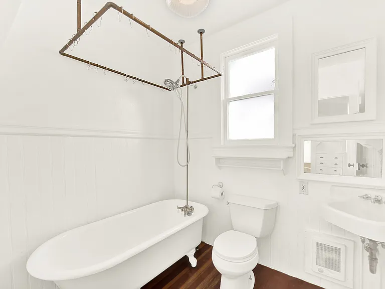 520 Indian Aly — Photo 18