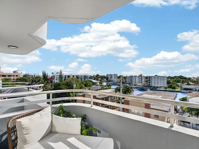8201 Byron Ave #502 — Photo 39