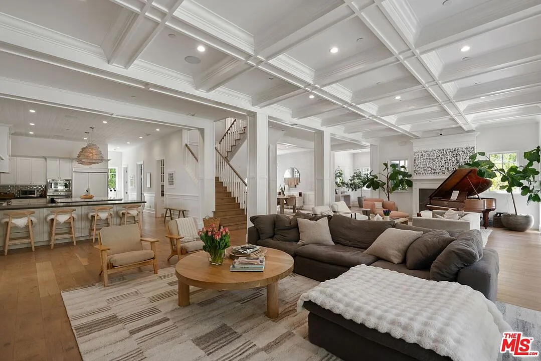 5 bed, 8.5 bath, 6626 sqft, $50,000 — Photo 2