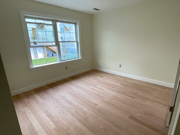 162A Gainsborg Ave E — Photo 7