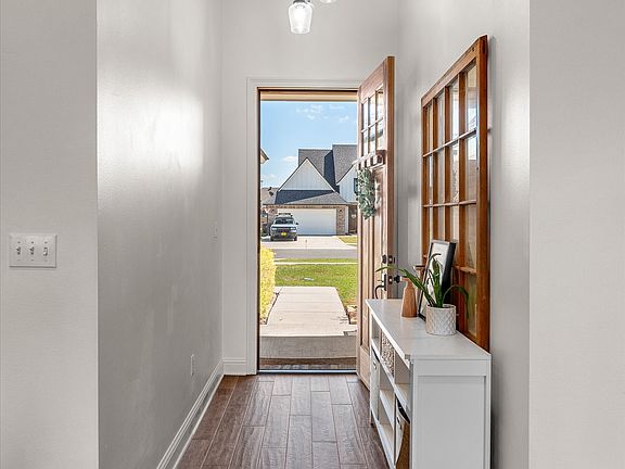 3rd image of 331 Newport Ln