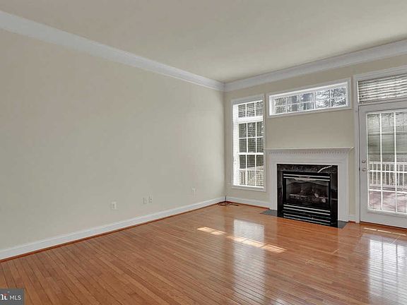 4th image of 205 Shadow Glen Ct