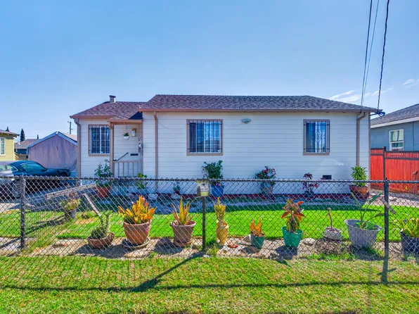 212 Fitzpatrick Rd, Oakland, CA 94603