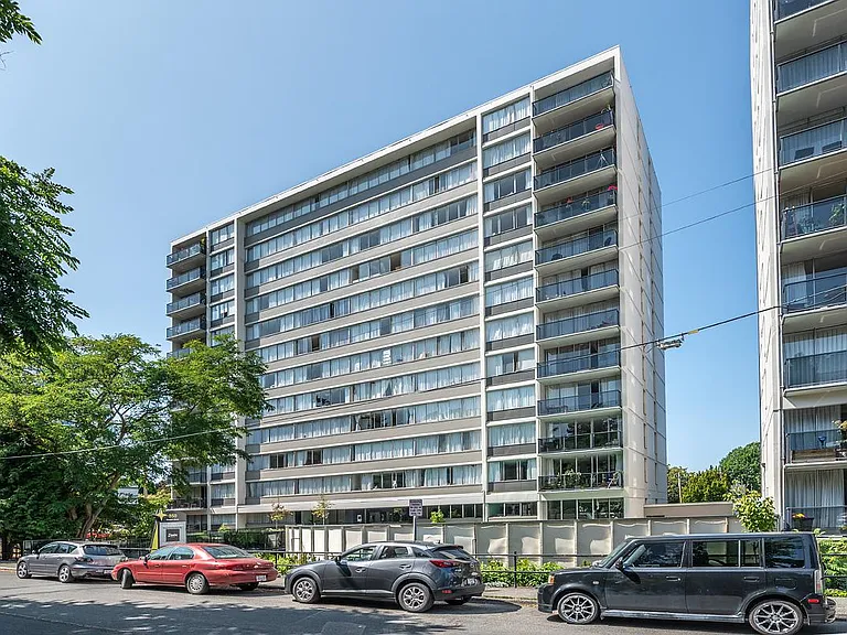 350 Douglas St — Photo 26
