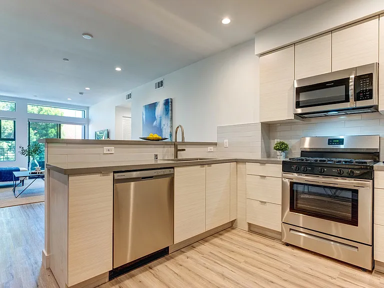 338 N Mariposa Ave — Photo 30