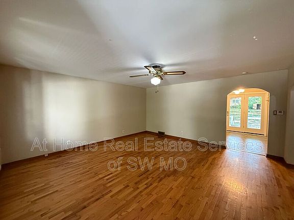 2nd image of 1231 E Harrison St