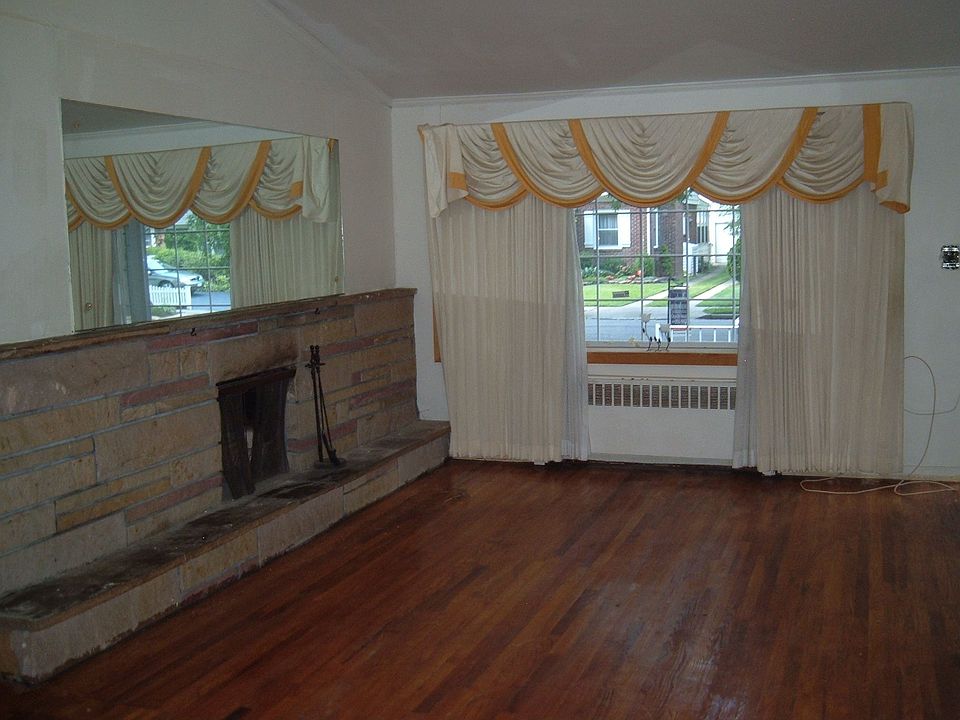 2nd image of 844 Stanton Ave