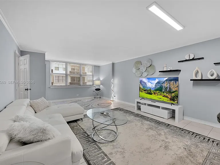 6039 Collins Ave #621 — Photo 6