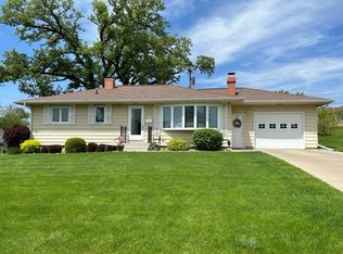 405 E 11th St, Tama, IA 52339