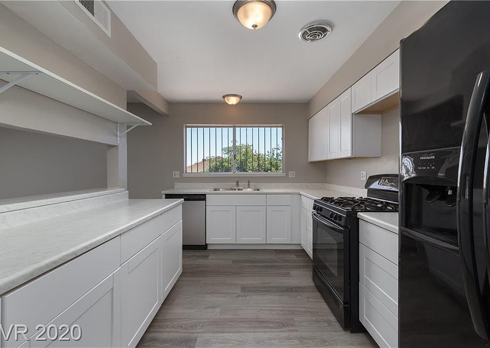 1st image of 800 Palmhurst Dr