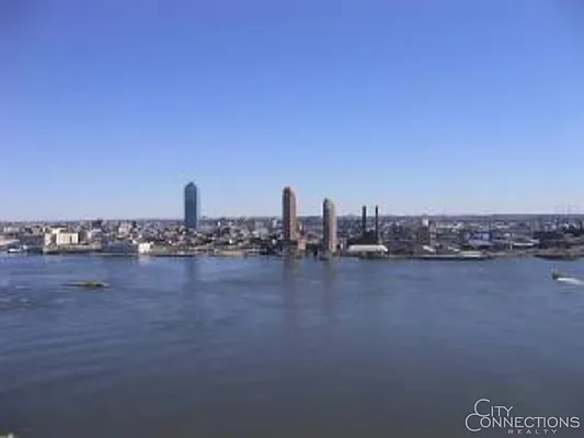 Rented by City Connections Realty | media 32