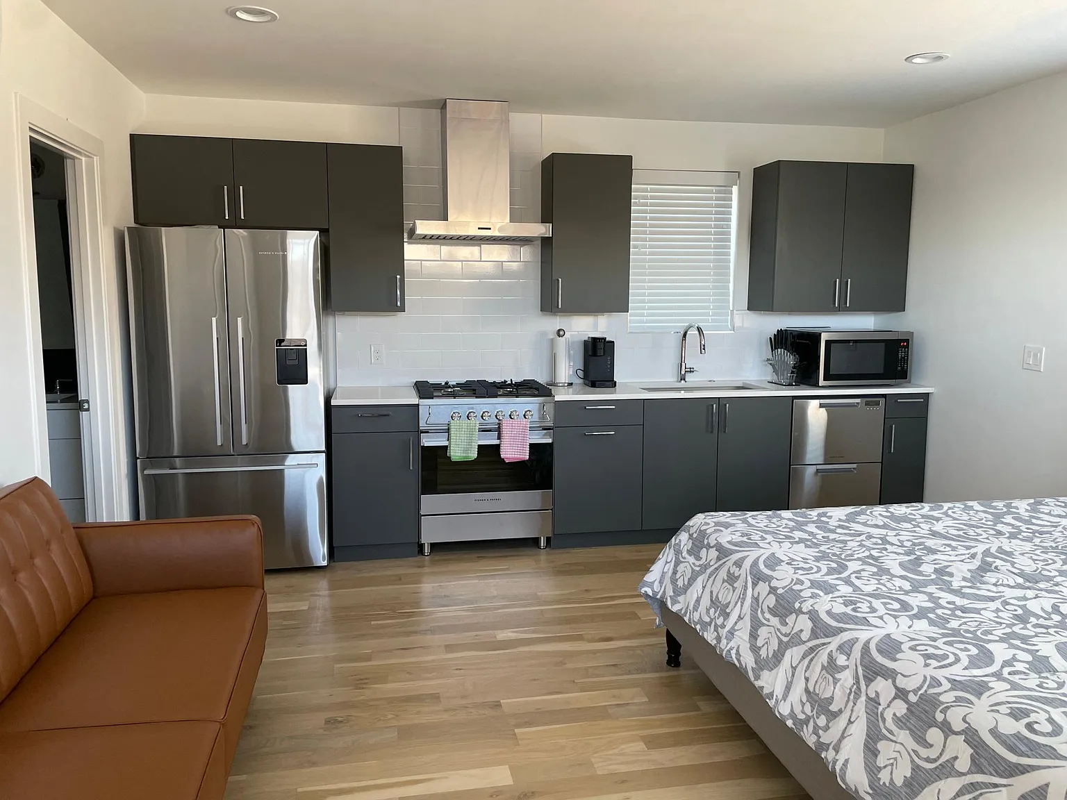 Studio, 500 sqft, $1,700 — Photo 3
