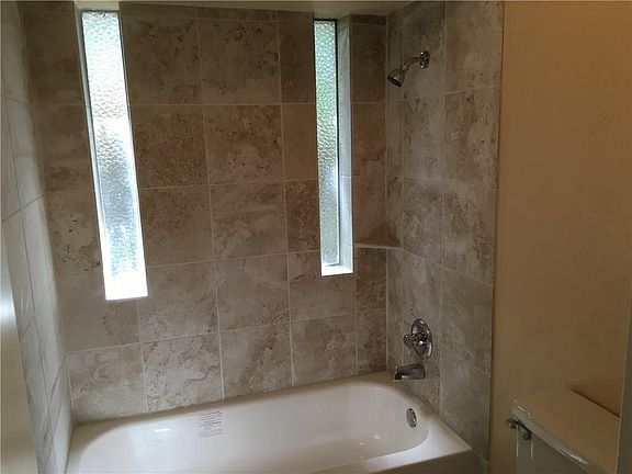 5th image of 311 N Capri Dr