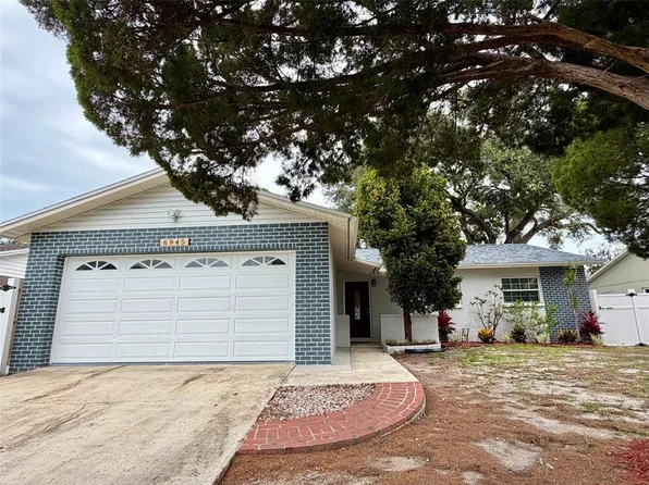 6945 Orkney Ave N, Saint Petersburg, FL 33709