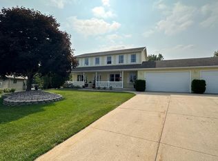 806 Crestwood Ct, Spring Valley, MN 55975