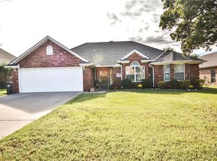 710 Willow Creek Cir, Corsicana, TX 75110