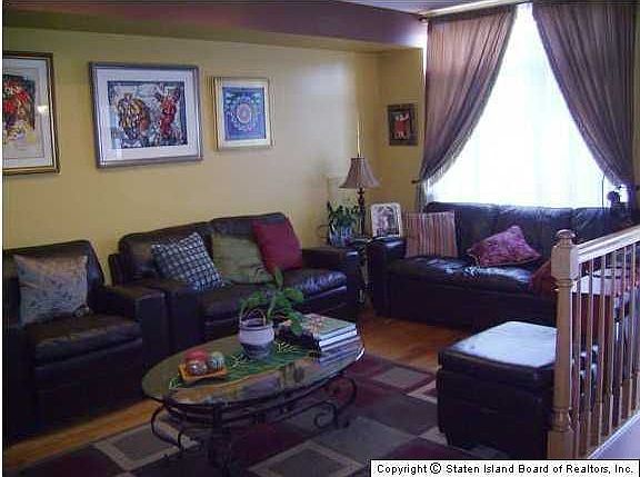 3rd image of 103 Anthony St