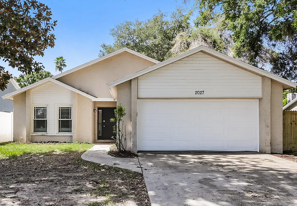 2027 Helm Ln