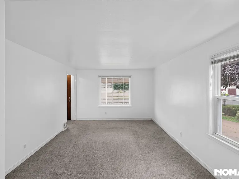 220 Michael Ave — Photo 5