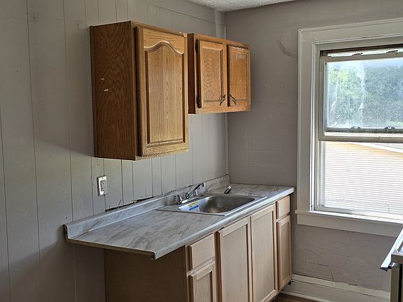 2nd image of 3826 Mahoning Rd NE #4