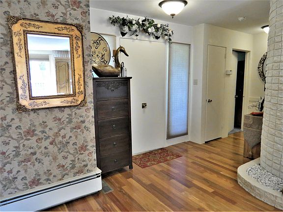 4th image of 2215 Cherry Dr