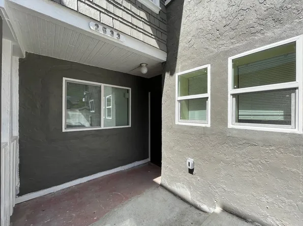 2535 Wallace St, Oakland, CA 94606