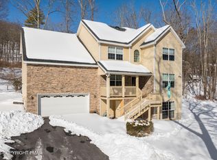 2115 Hemlock Ln, East Stroudsburg, PA 18302