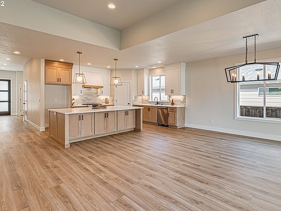 4th image of 10217 NE 27th Ave