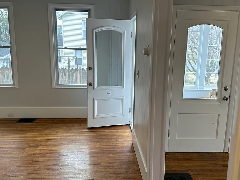 19 Pleasant Ave #2 — Photo 5