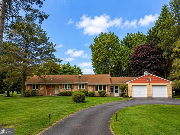 44 Burnt Hill Rd, Skillman, NJ 08558