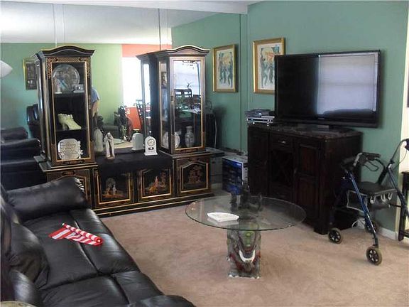 2nd image of 415 Monaco I #415