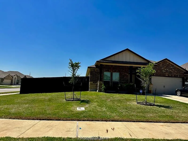 4 bed, 1783 sqft, $2,100 — Photo 2
