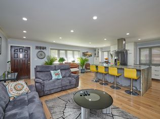 290 W Kathleen Dr, Des Plaines, IL 60016