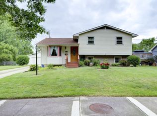 3327 Collegiate Ct, Fort Wayne, IN 46805