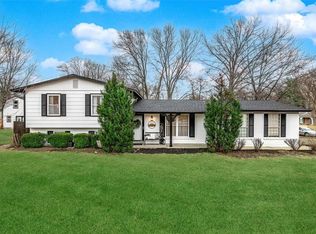 1 E Meadow Ln, Saint Peters, MO