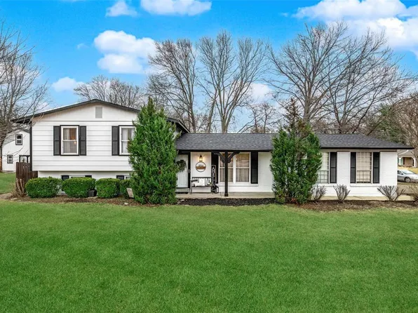 1 E Meadow Ln, Saint Peters, MO 63376