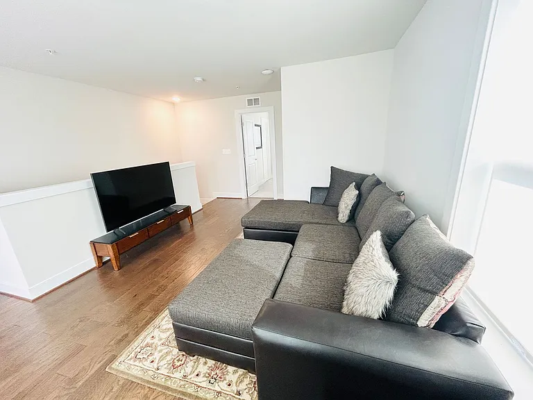 913 King Farm Blvd — Photo 17