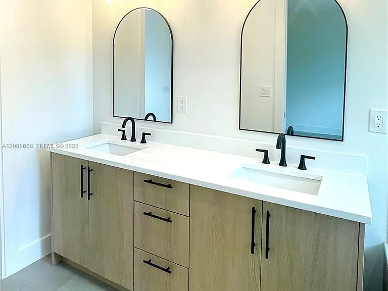 602 SW 7th Ave #0 — Photo 16