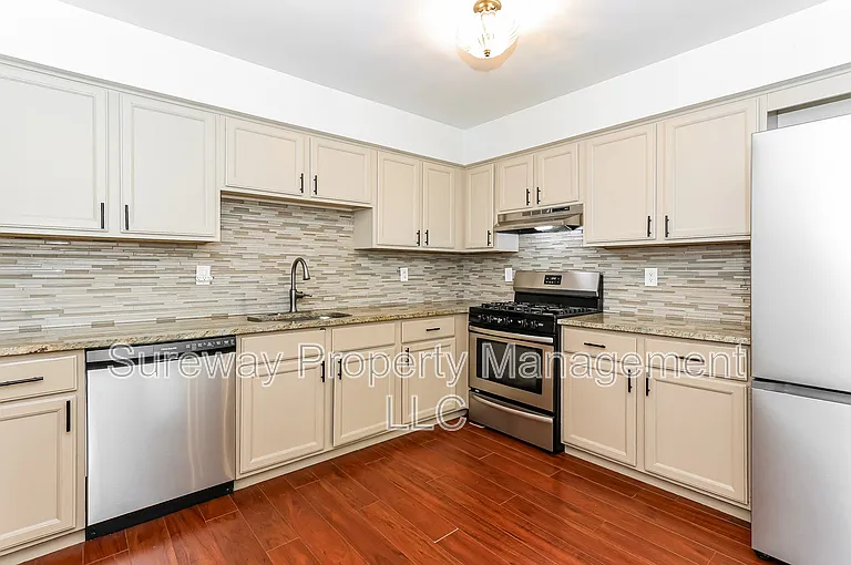 2 Salisbury Ct — Photo 8