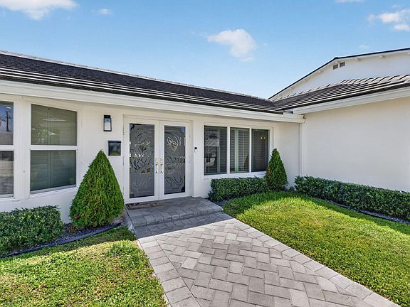 4th image of 4460 NE 26th Avenue