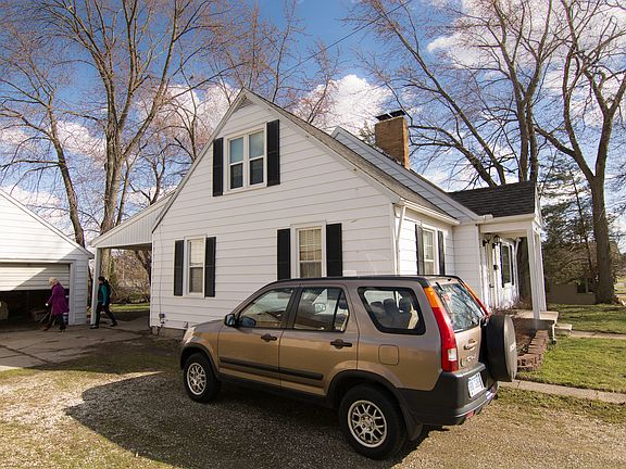 2nd image of 837 S Putnam St
