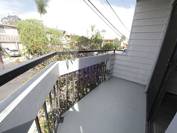 4th image of 1600 S Bundy Dr APT 1