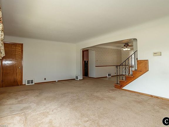 4th image of 370 E 305th St