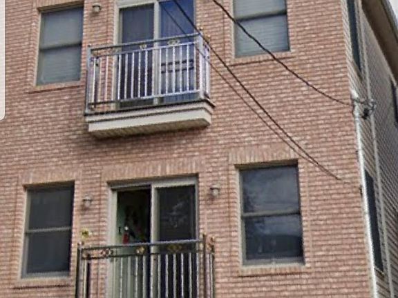 3rd image of 132 Beacon Ave