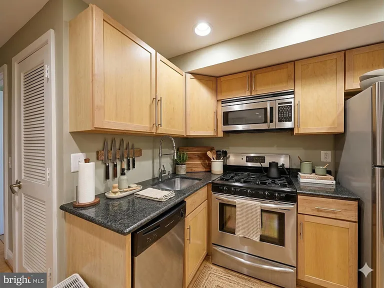 6 Rhode Island Ave NW #2 — Photo 3