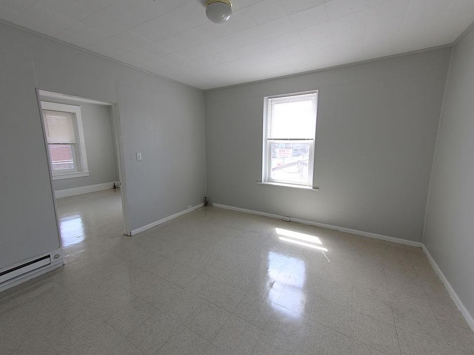 2nd image of 326 N 15th St #3