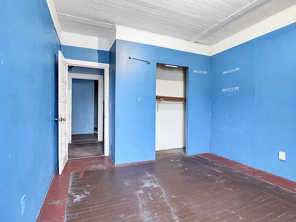 2nd image of 361 Roselane St