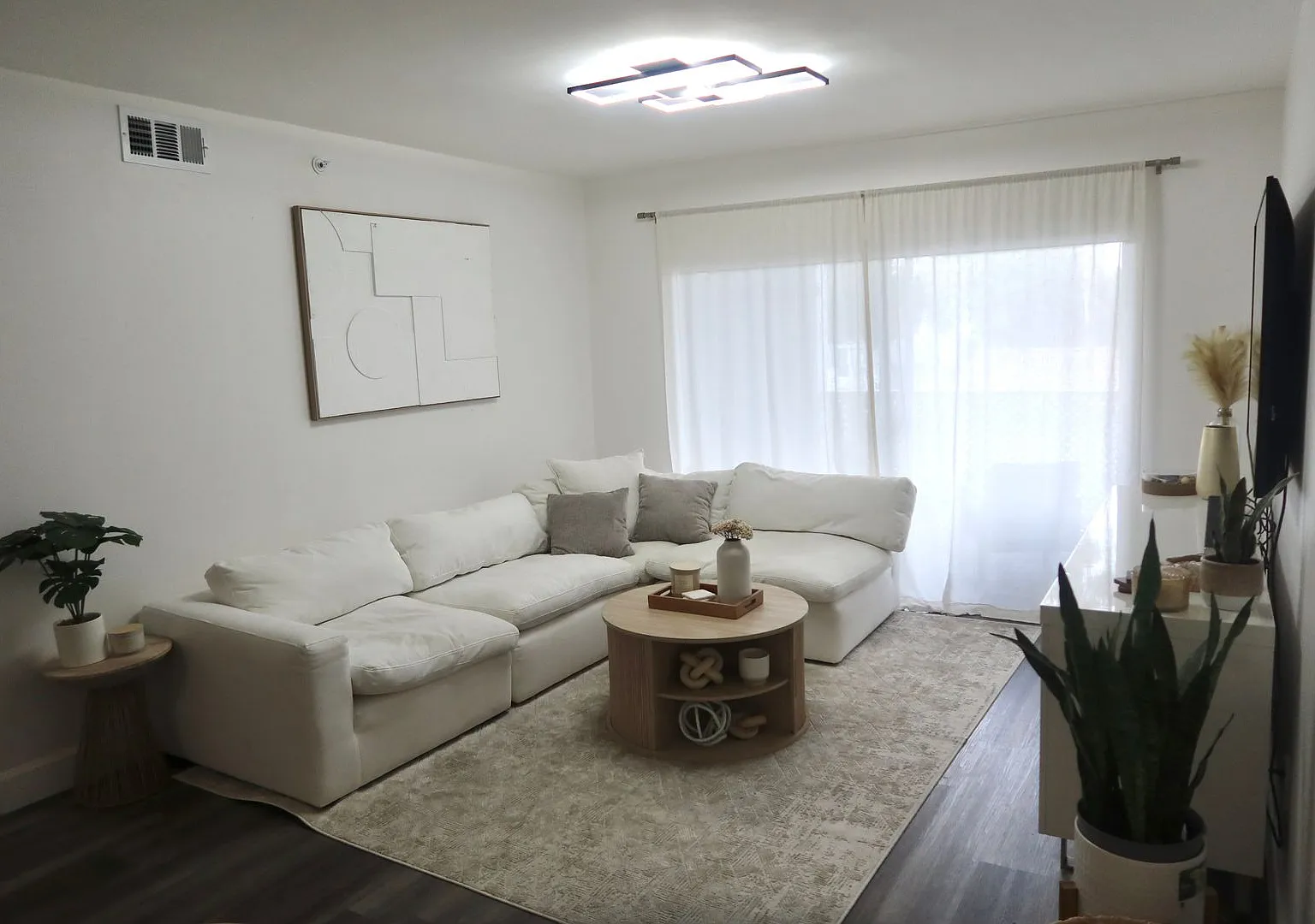 2640 - HYBP Royal Grand 205 Condo — Photo 1