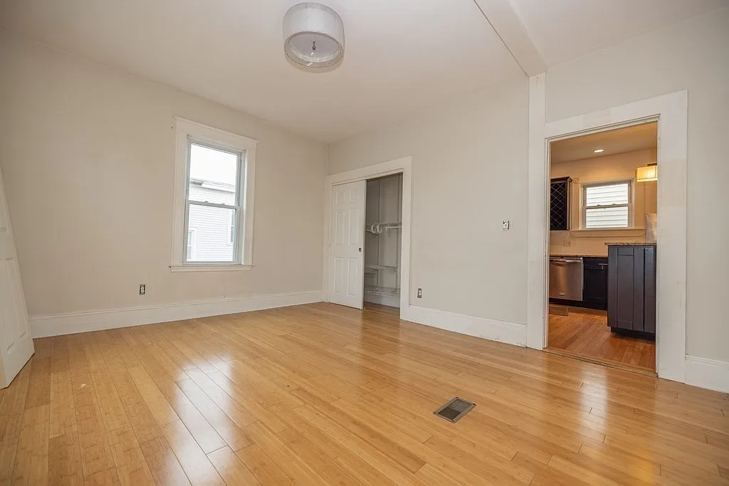 4 bed, 1.5 bath, 1300 sqft, $4,999 — Photo 3